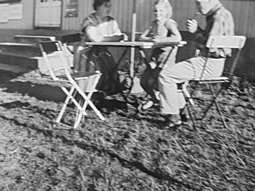 VED STRANDEN 2 - LYSTRUP STRAND, Pavillionen. Traktement i 1950'erne.jpg